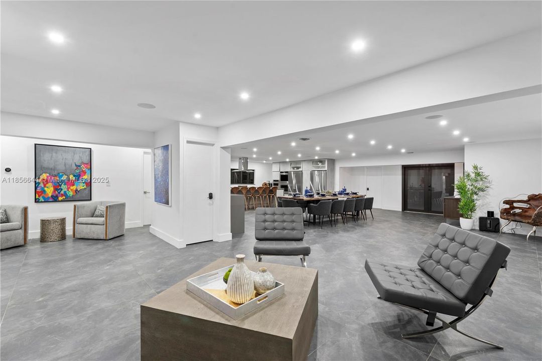 В аренду: $18,500 (8 спален, 6 ванн, 4990 Квадратных фут)