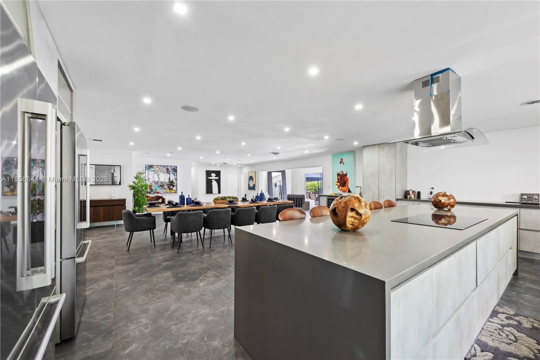 В аренду: $18,500 (8 спален, 6 ванн, 4990 Квадратных фут)