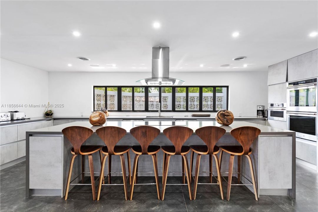 В аренду: $18,500 (8 спален, 6 ванн, 4990 Квадратных фут)