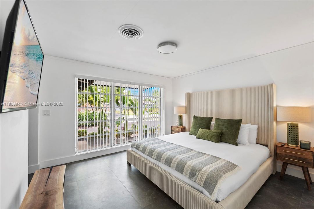 В аренду: $18,500 (8 спален, 6 ванн, 4990 Квадратных фут)