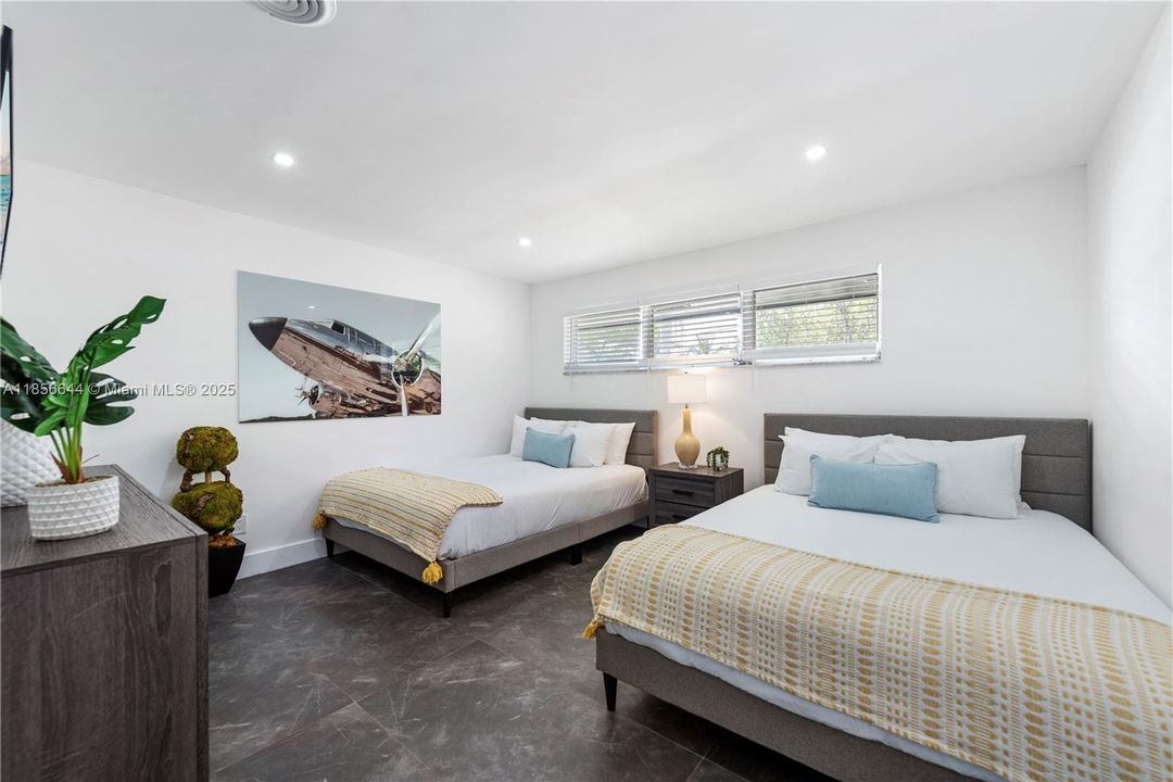 В аренду: $18,500 (8 спален, 6 ванн, 4990 Квадратных фут)