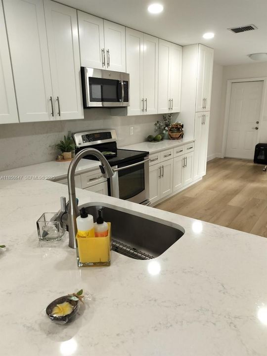 En Renta: $10,500 (3 camas, 3 baños, 2025 Pies cuadrados)