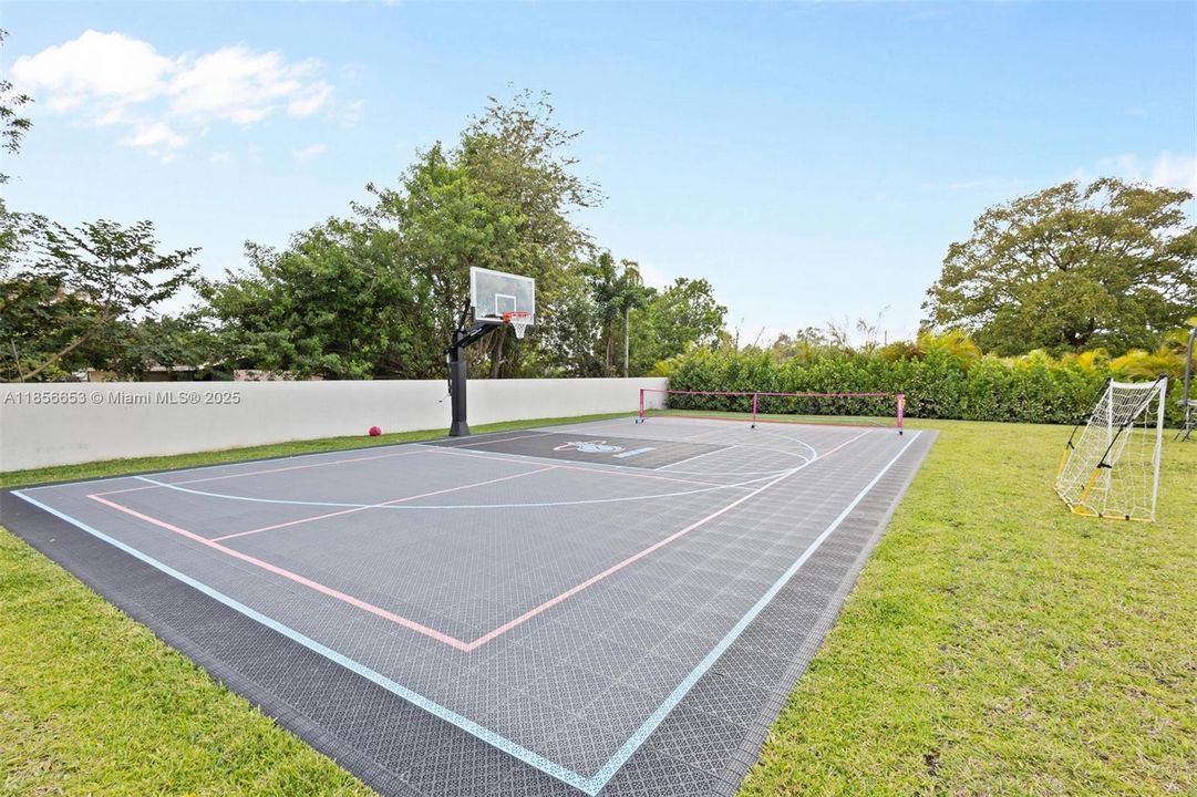 For Sale: $4,700,000 (6 beds, 5 baths, 4806 Square Feet)