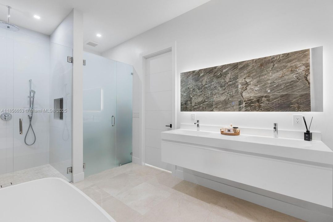 For Sale: $4,700,000 (6 beds, 5 baths, 4806 Square Feet)