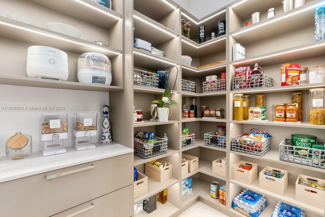 For Sale: $4,700,000 (6 beds, 5 baths, 4806 Square Feet)