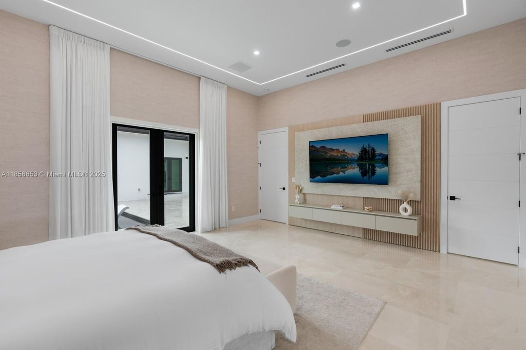 For Sale: $4,700,000 (6 beds, 5 baths, 4806 Square Feet)