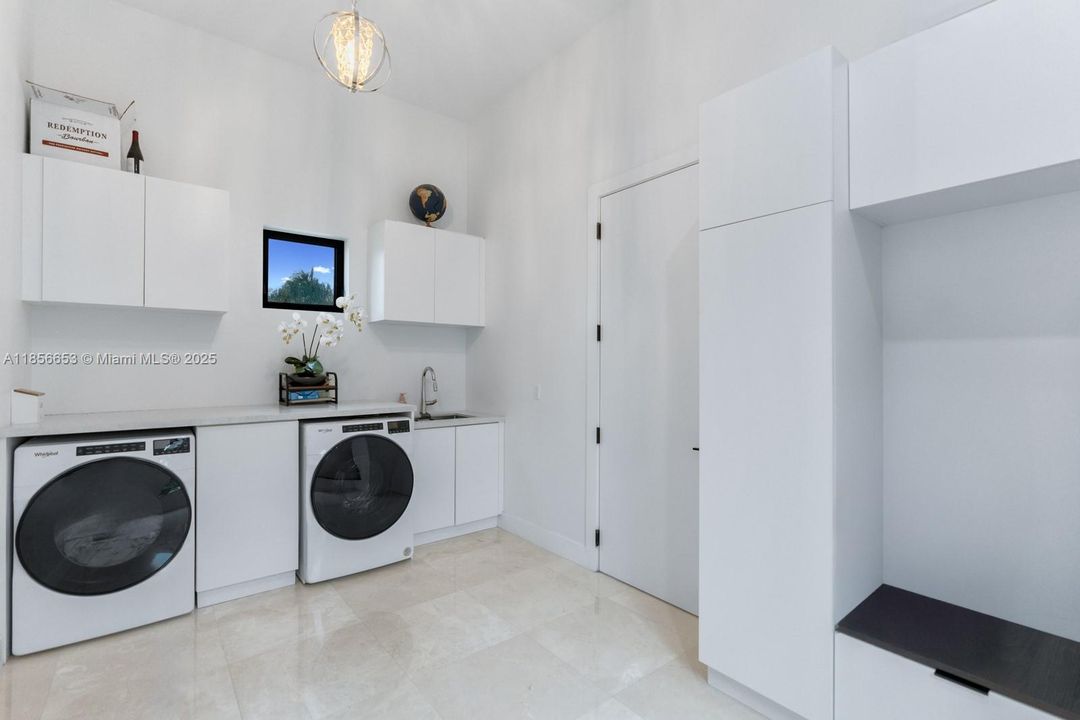 For Sale: $4,700,000 (6 beds, 5 baths, 4806 Square Feet)