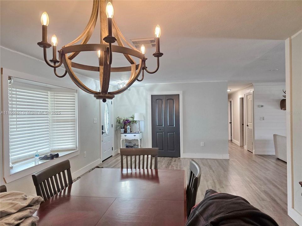 For Sale: $329,900 (3 beds, 2 baths, 1976 Square Feet)