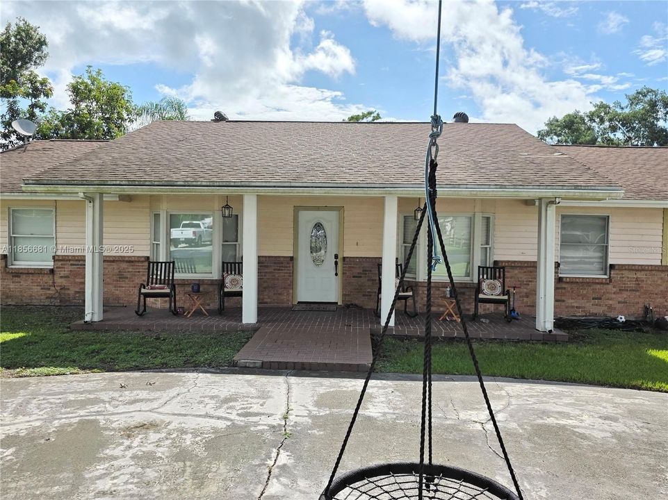 For Sale: $329,900 (3 beds, 2 baths, 1976 Square Feet)