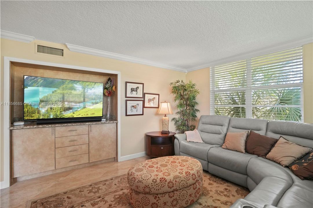 Recently Sold: $299,000 (3 beds, 2 baths, 1444 Square Feet)