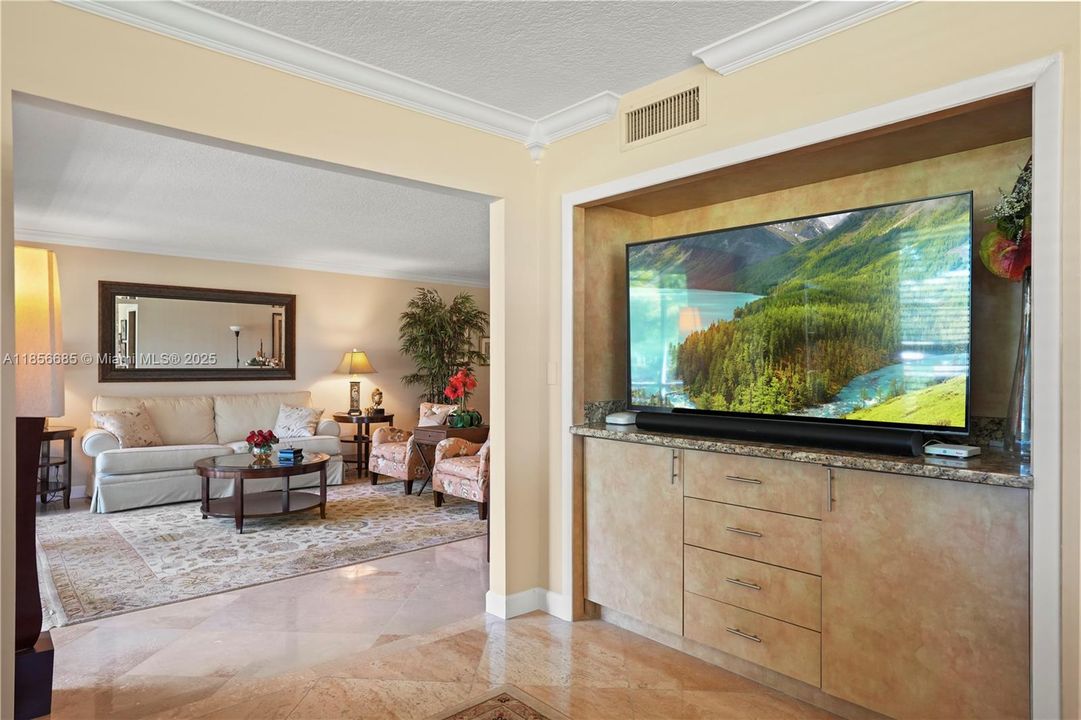 Recently Sold: $299,000 (3 beds, 2 baths, 1444 Square Feet)