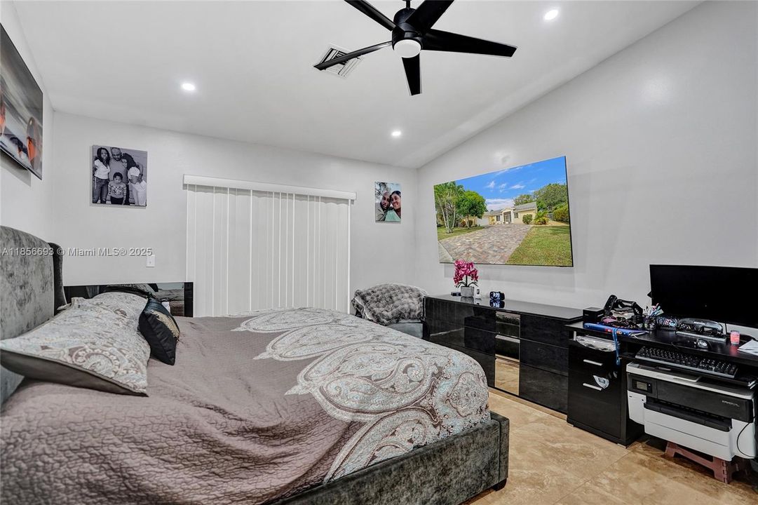 最近售出: $545,000 (3 贝兹, 2 浴室, 1378 平方英尺)