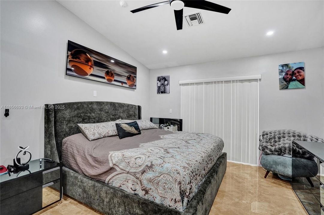 最近售出: $545,000 (3 贝兹, 2 浴室, 1378 平方英尺)