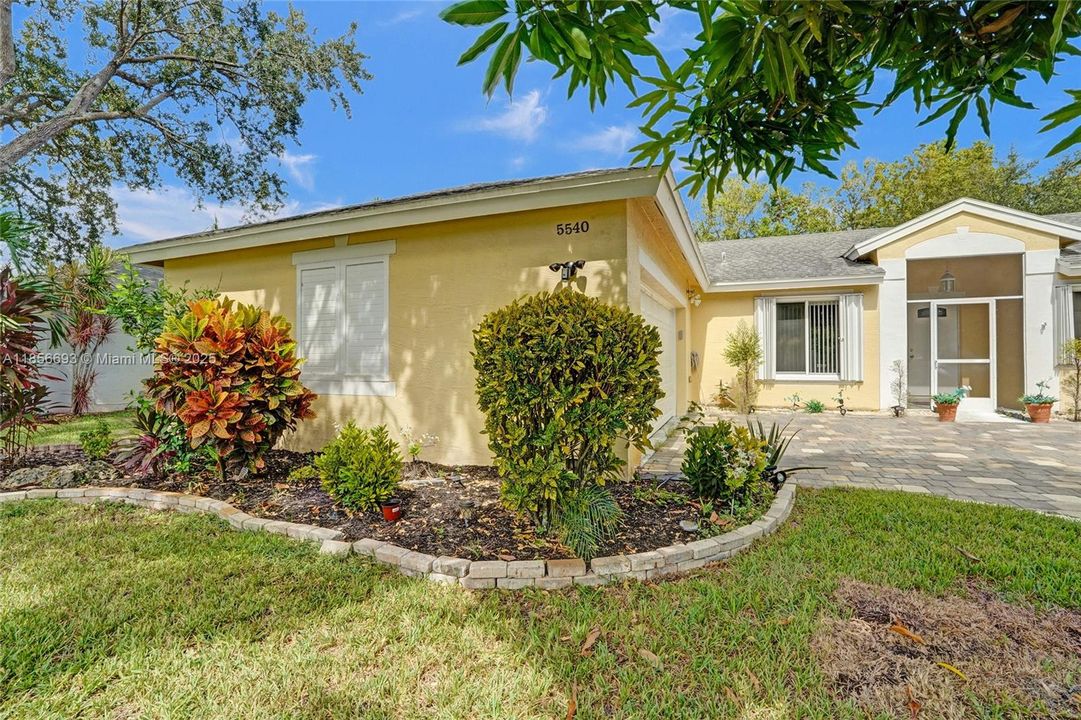 最近售出: $545,000 (3 贝兹, 2 浴室, 1378 平方英尺)