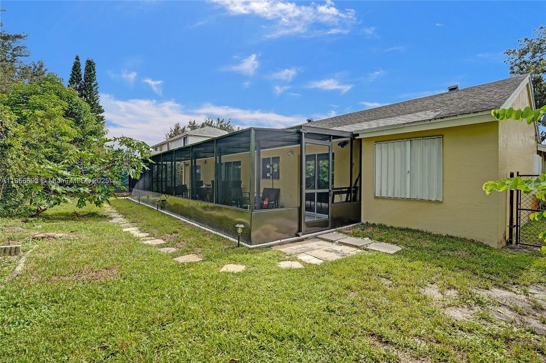 最近售出: $545,000 (3 贝兹, 2 浴室, 1378 平方英尺)