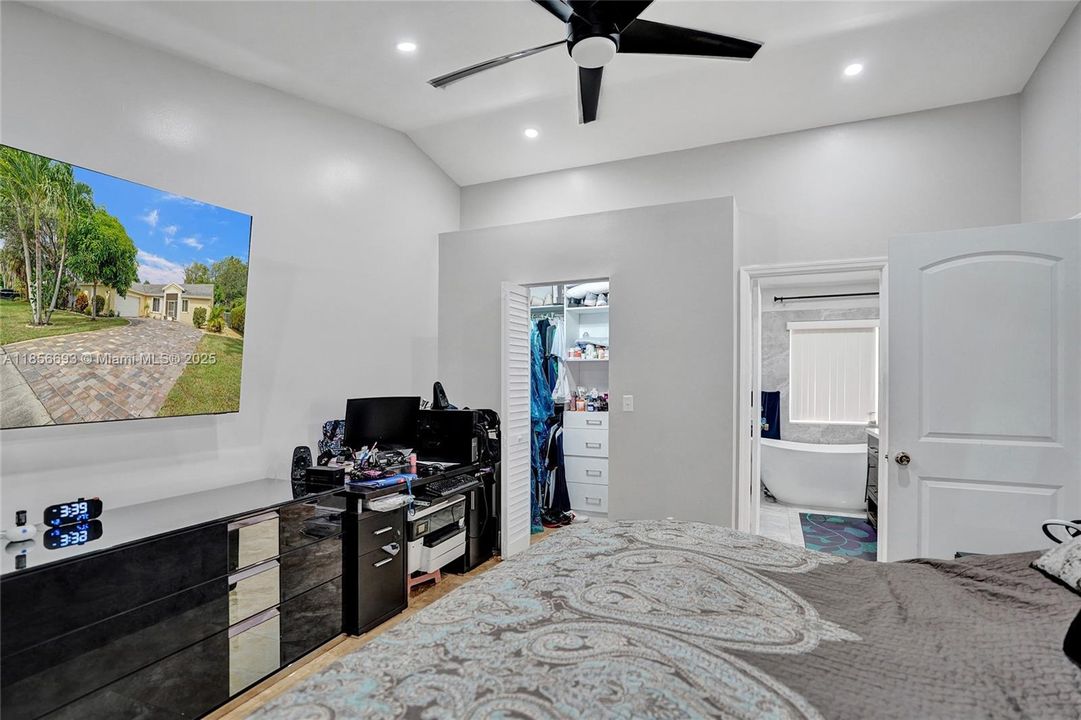 最近售出: $545,000 (3 贝兹, 2 浴室, 1378 平方英尺)