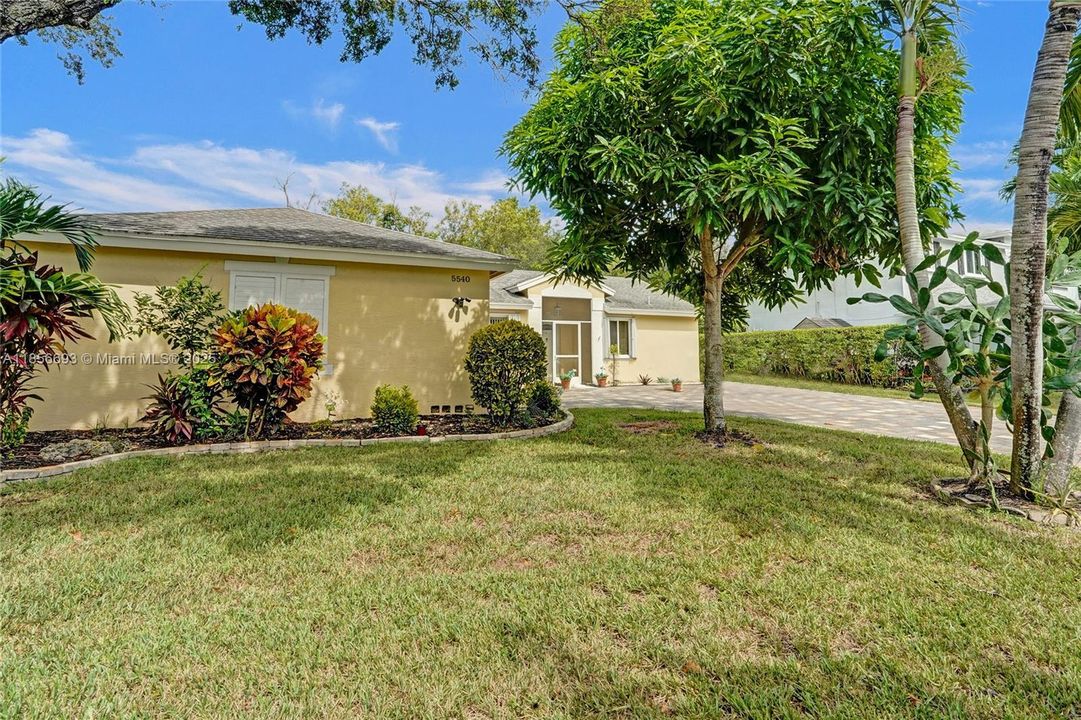 最近售出: $545,000 (3 贝兹, 2 浴室, 1378 平方英尺)