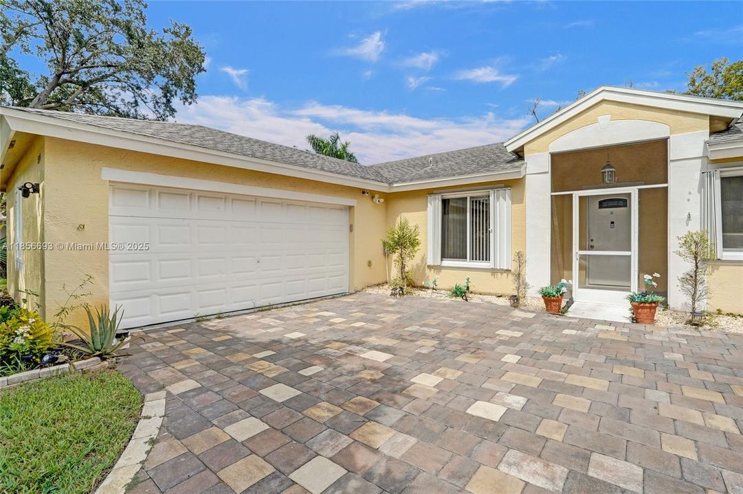 最近售出: $545,000 (3 贝兹, 2 浴室, 1378 平方英尺)