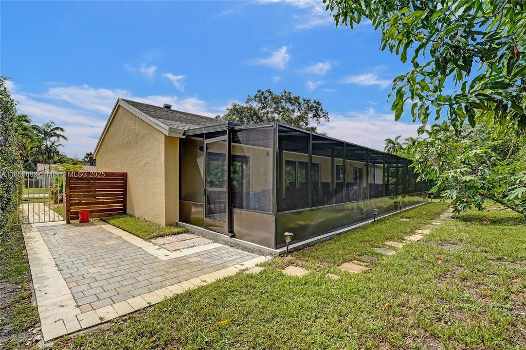 最近售出: $545,000 (3 贝兹, 2 浴室, 1378 平方英尺)