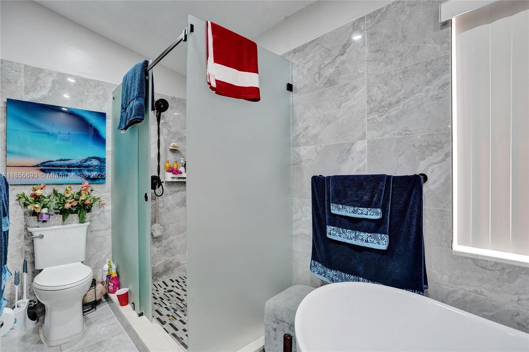 最近售出: $545,000 (3 贝兹, 2 浴室, 1378 平方英尺)