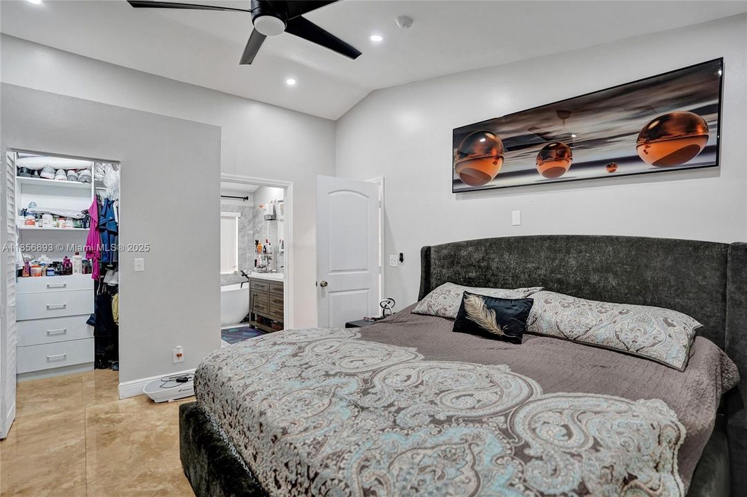 最近售出: $545,000 (3 贝兹, 2 浴室, 1378 平方英尺)