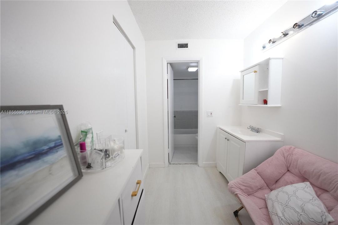 На продажу: $225,000 (1 спален, 1 ванн, 806 Квадратных фут)