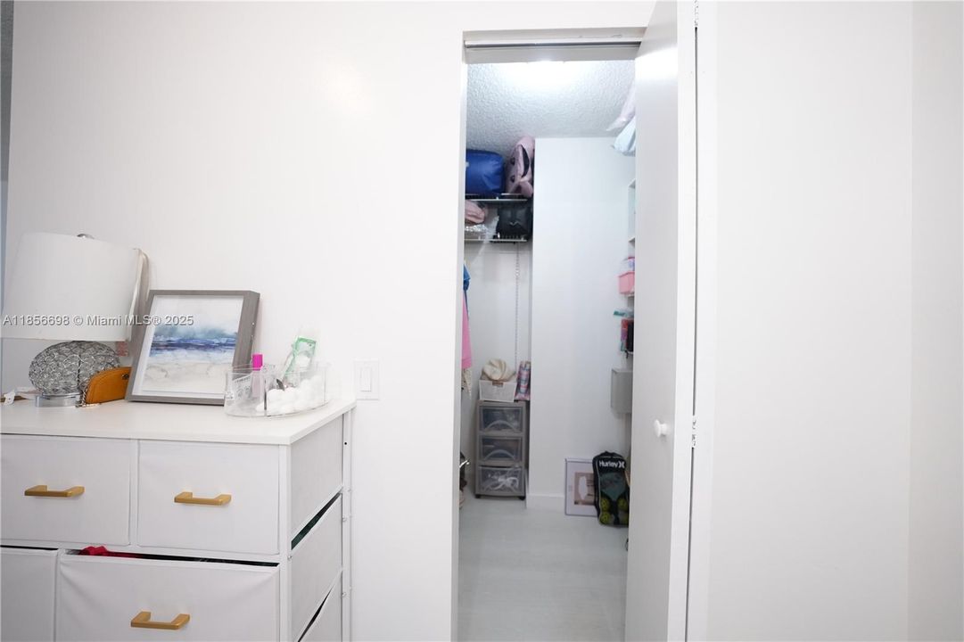 На продажу: $225,000 (1 спален, 1 ванн, 806 Квадратных фут)