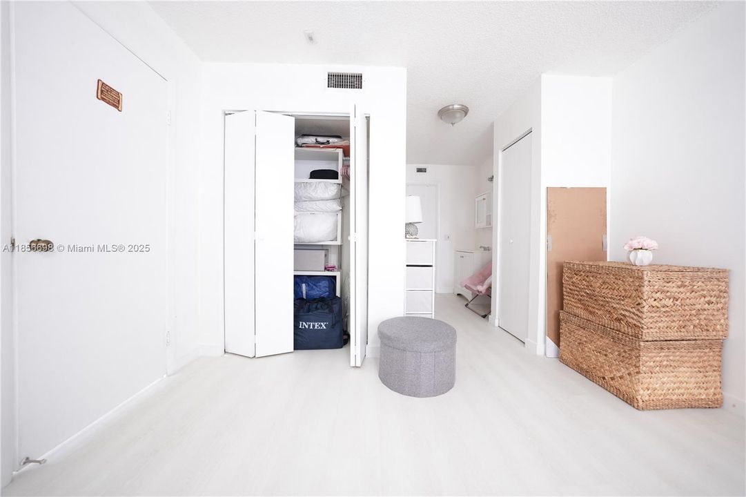 На продажу: $225,000 (1 спален, 1 ванн, 806 Квадратных фут)