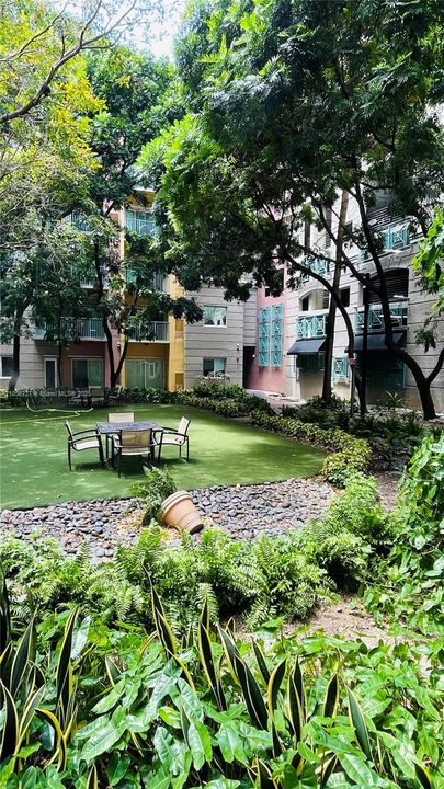 For Sale: $340,000 (1 beds, 1 baths, 720 Square Feet)