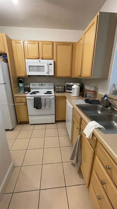 For Sale: $340,000 (1 beds, 1 baths, 720 Square Feet)