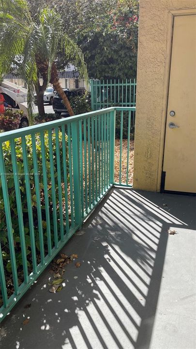 For Sale: $340,000 (1 beds, 1 baths, 720 Square Feet)