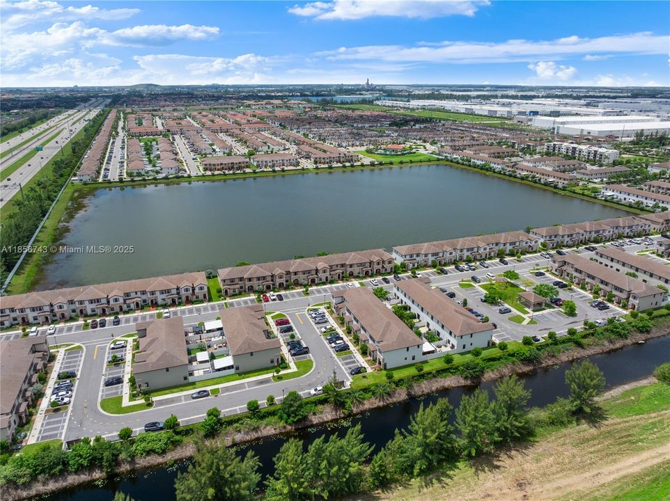 最近售出: $489,000 (3 贝兹, 2 浴室, 1483 平方英尺)