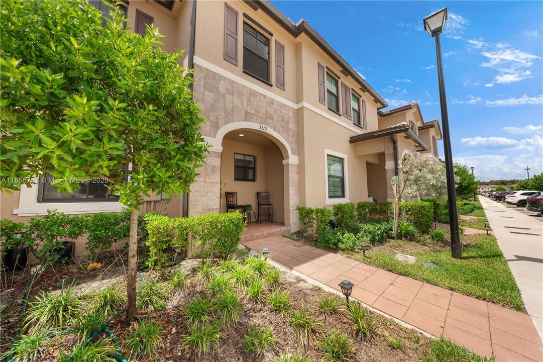 最近售出: $489,000 (3 贝兹, 2 浴室, 1483 平方英尺)