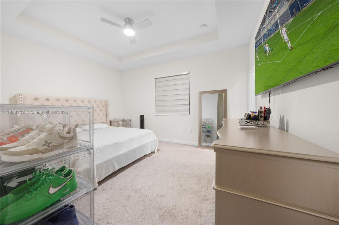 最近售出: $489,000 (3 贝兹, 2 浴室, 1483 平方英尺)