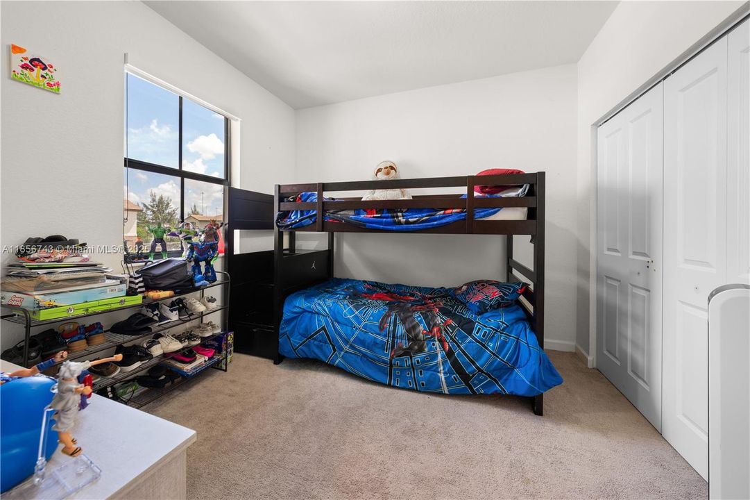 最近售出: $489,000 (3 贝兹, 2 浴室, 1483 平方英尺)