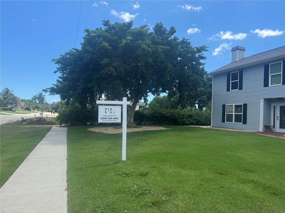 For Sale: $790,000 (3 beds, 2 baths, 1394 Square Feet)