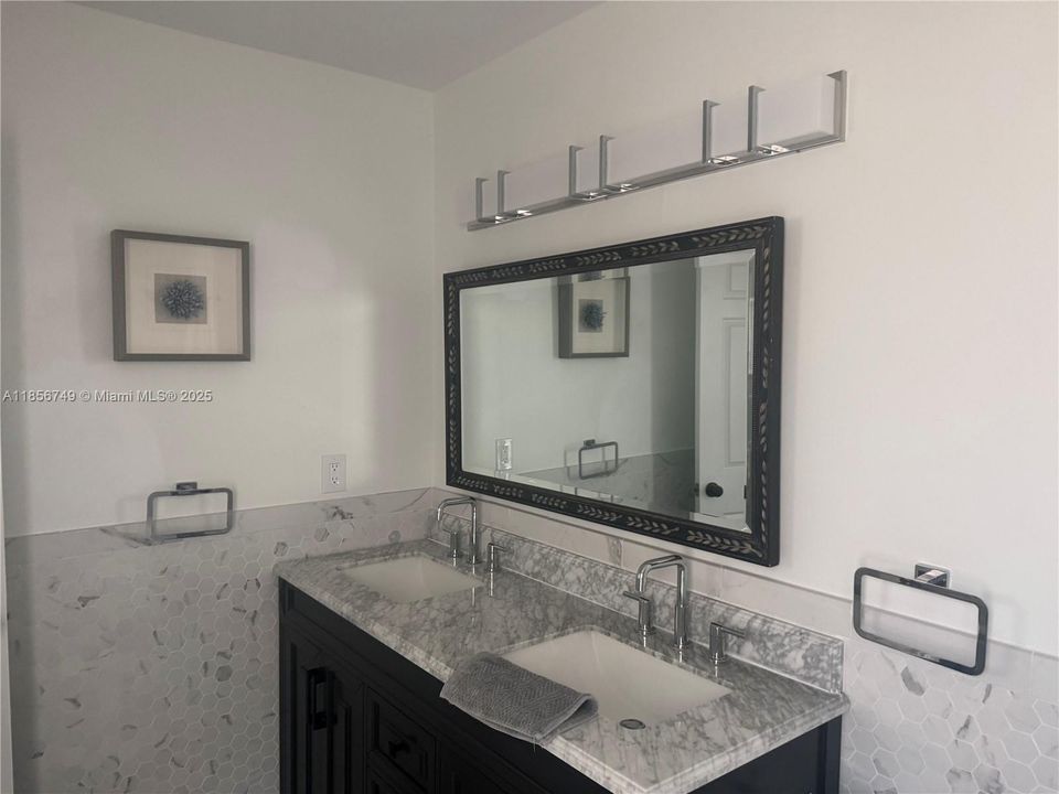 For Sale: $790,000 (3 beds, 2 baths, 1394 Square Feet)