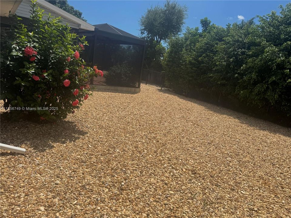 For Sale: $790,000 (3 beds, 2 baths, 1394 Square Feet)