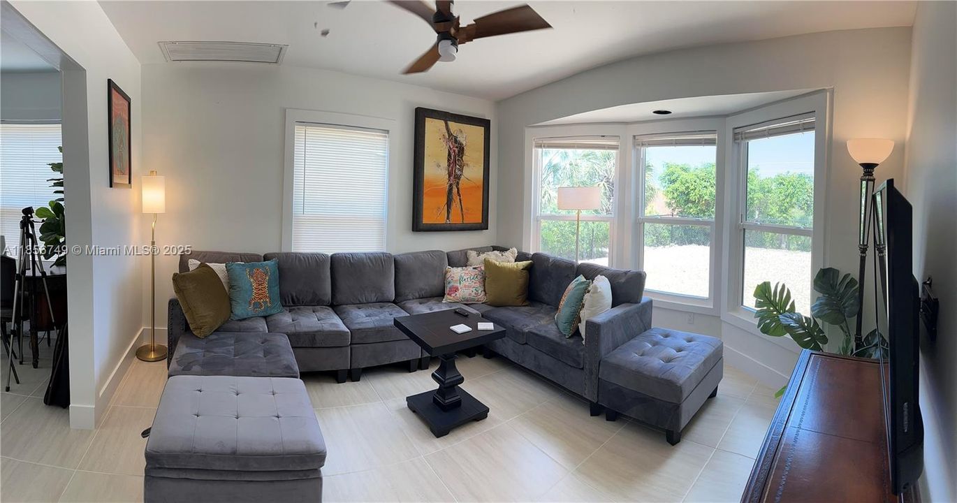 For Sale: $790,000 (3 beds, 2 baths, 1394 Square Feet)