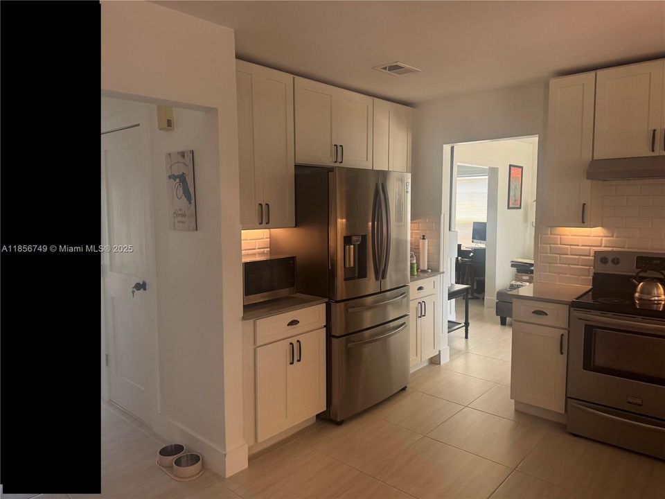 For Sale: $790,000 (3 beds, 2 baths, 1394 Square Feet)