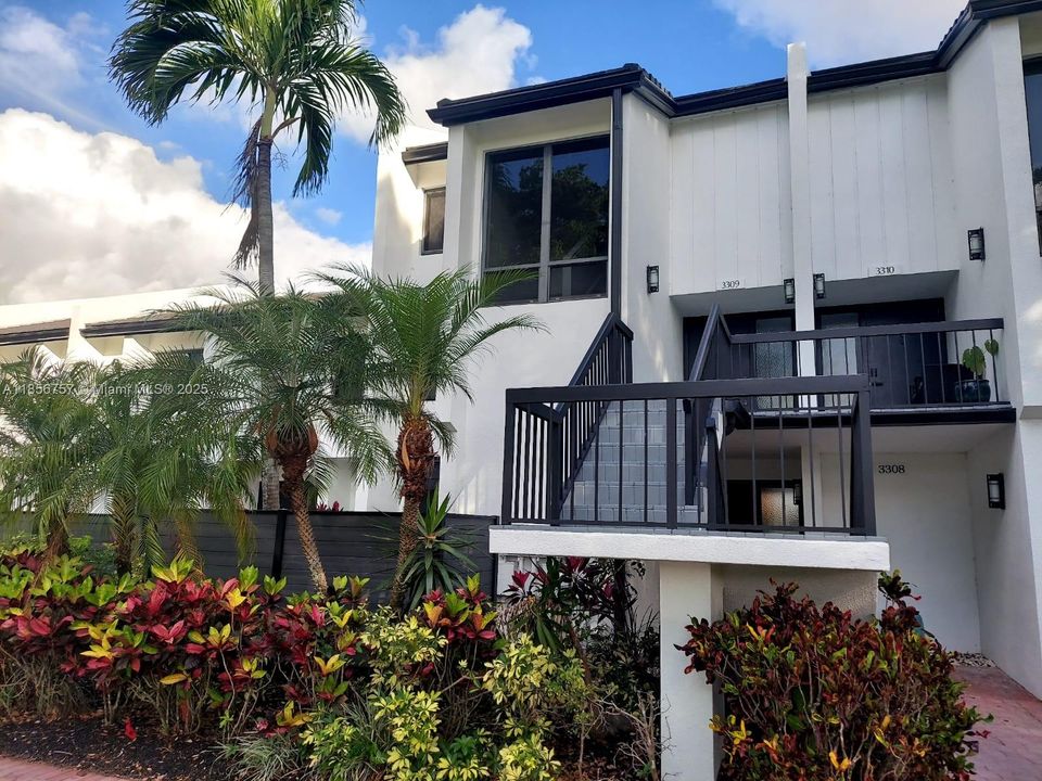 最近租的: $3,500 (2 贝兹, 2 浴室, 1400 平方英尺)