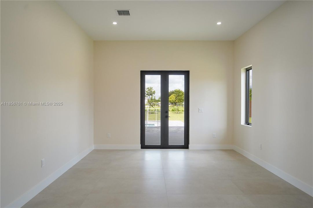 En Venta: $1,850,000 (5 camas, 6 baños, 4000 Pies cuadrados)