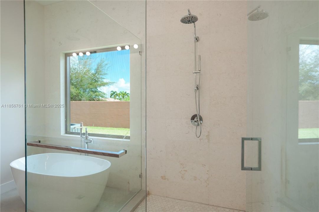 En Venta: $1,850,000 (5 camas, 6 baños, 4000 Pies cuadrados)