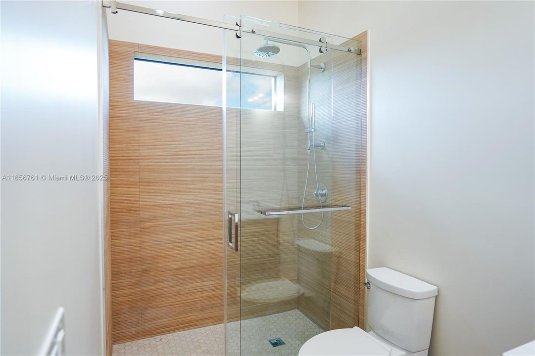 En Venta: $1,850,000 (5 camas, 6 baños, 4000 Pies cuadrados)