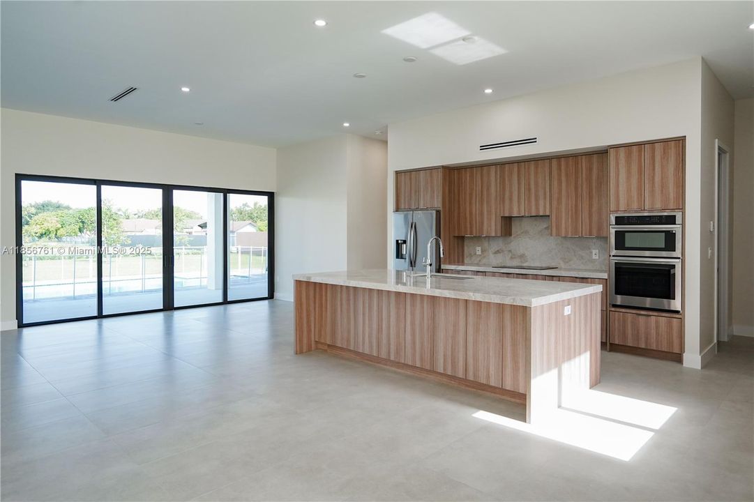 En Venta: $1,850,000 (5 camas, 6 baños, 4000 Pies cuadrados)