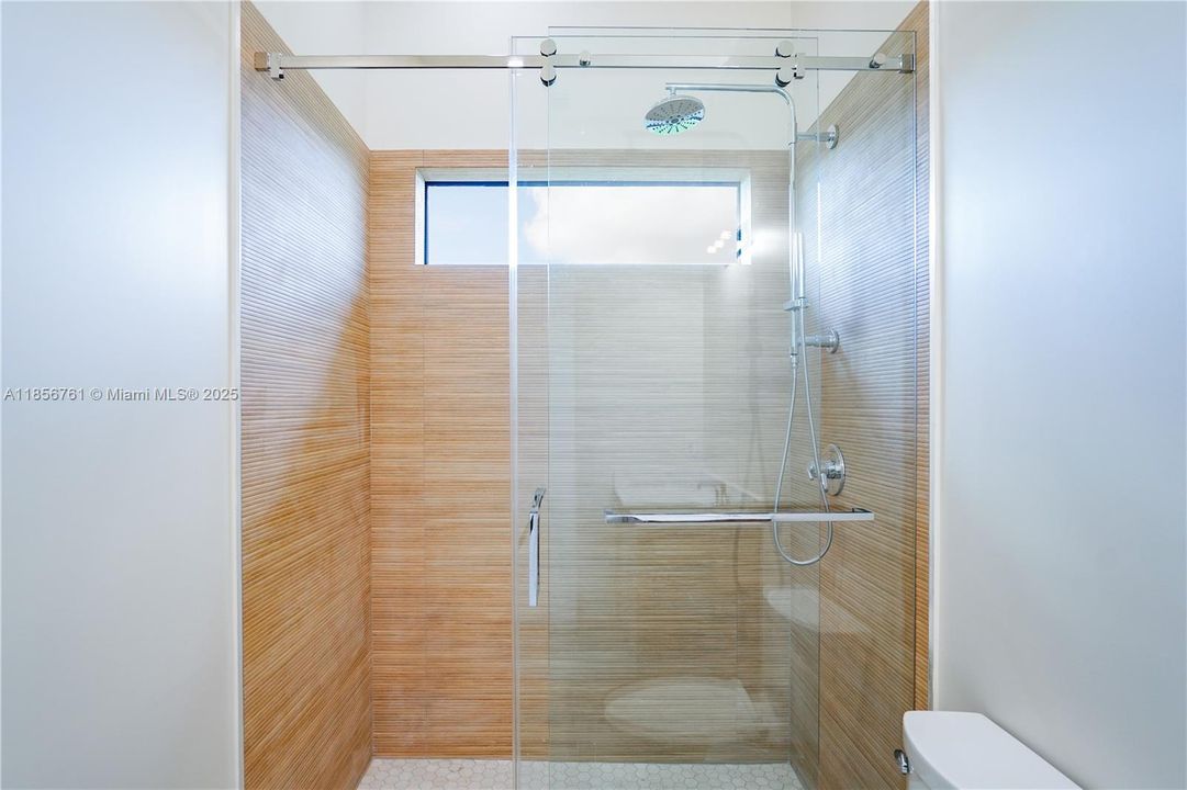 En Venta: $1,850,000 (5 camas, 6 baños, 4000 Pies cuadrados)