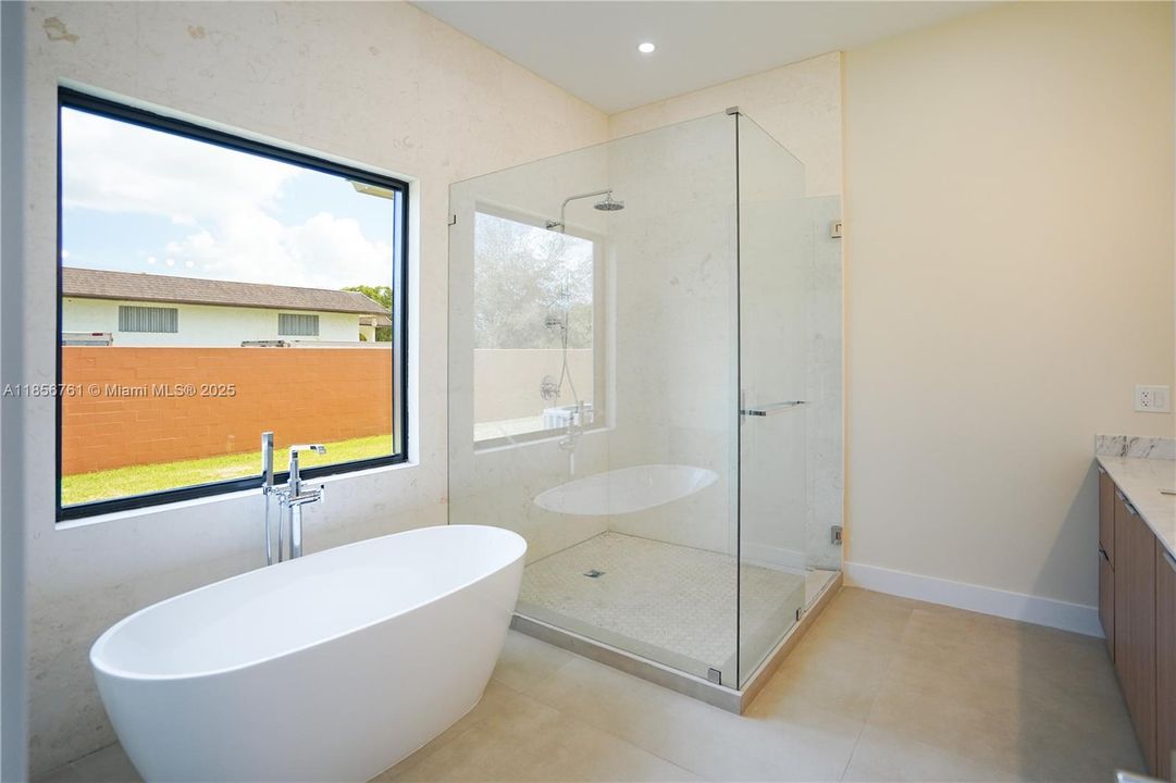 En Venta: $1,850,000 (5 camas, 6 baños, 4000 Pies cuadrados)