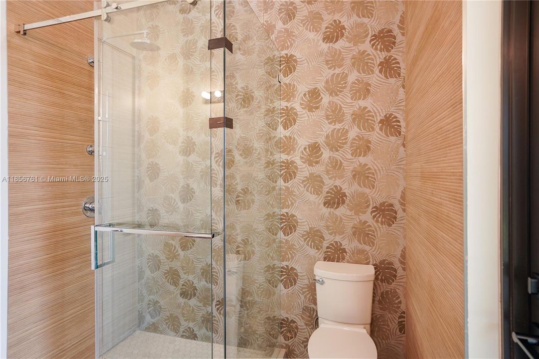 En Venta: $1,850,000 (5 camas, 6 baños, 4000 Pies cuadrados)