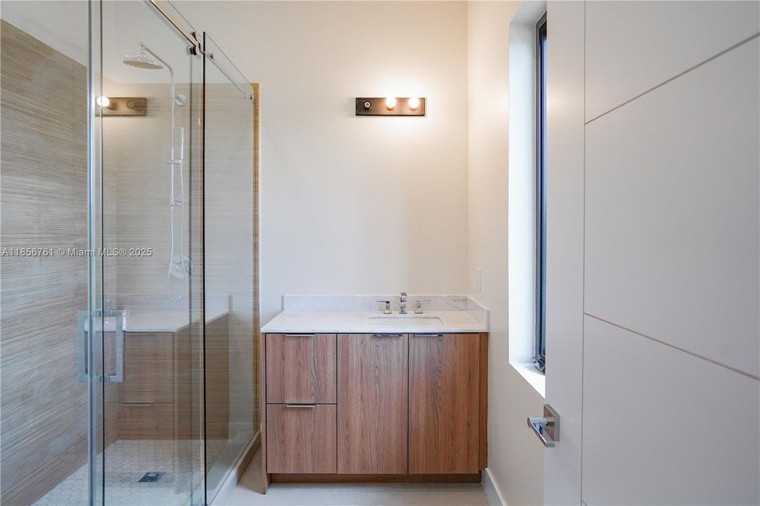 En Venta: $1,850,000 (5 camas, 6 baños, 4000 Pies cuadrados)