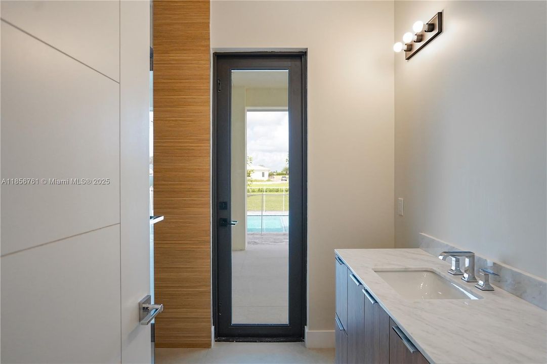 En Venta: $1,850,000 (5 camas, 6 baños, 4000 Pies cuadrados)